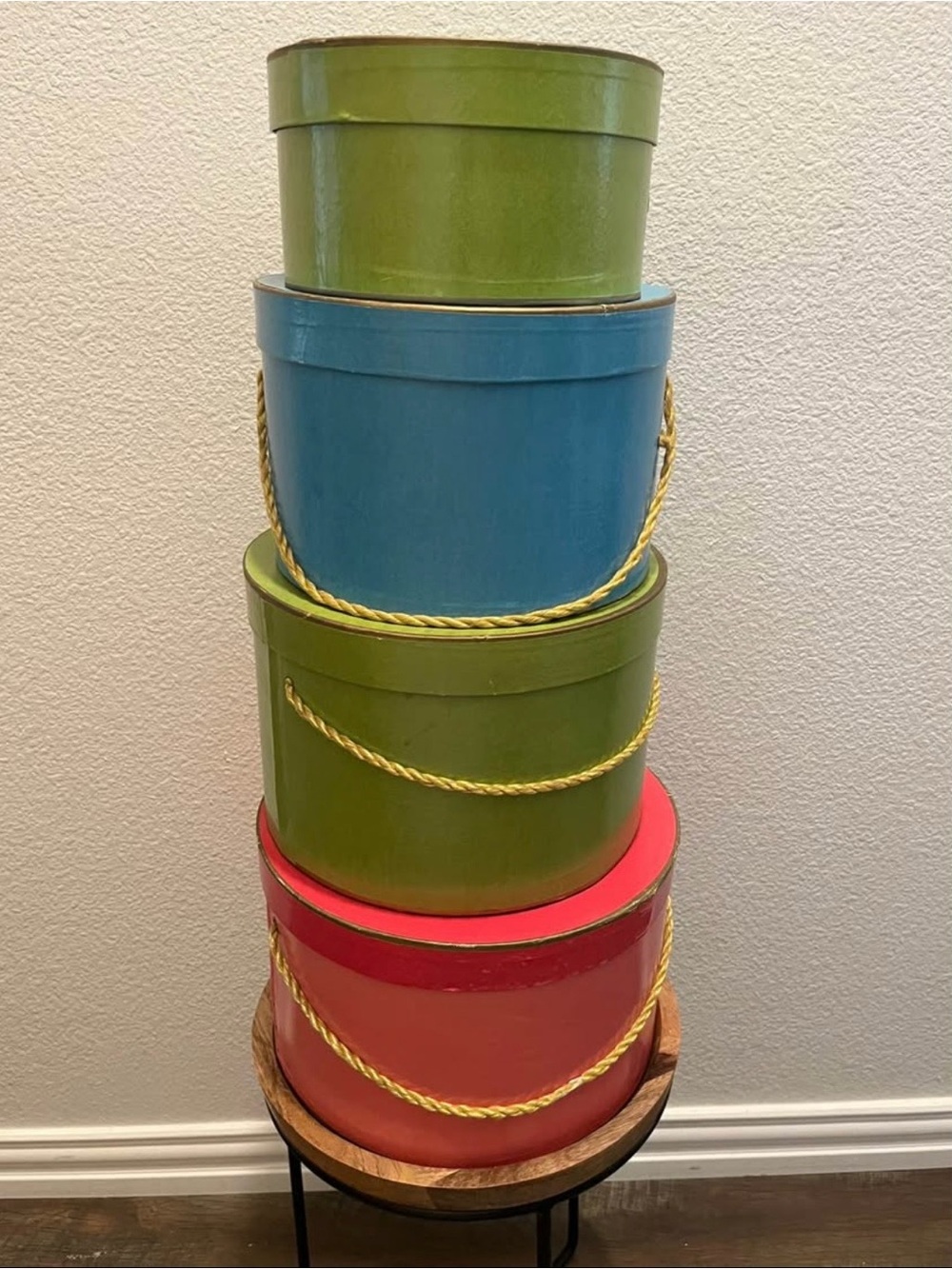 Colorful Palm Beach Style Round Storage Hat Boxes – Set of 4